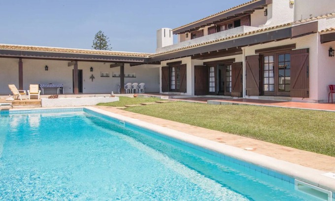 Vila Nova de Gaia Villa | Exclusive villa 1 minute walk from the beach, pool and gardens.