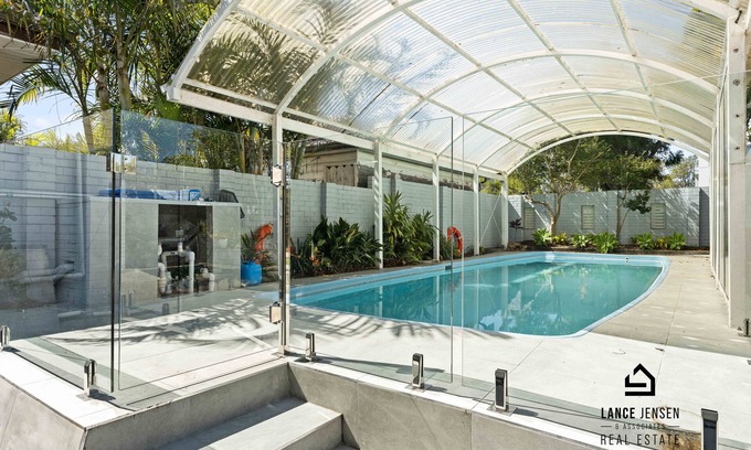 Lake Macquarie City Council Casa | Executive family house w/ 5BR