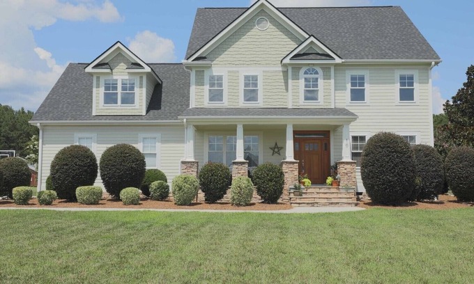 Youngsville Casa | Executive Home on over an Acre of Land. Country Living at its Best.