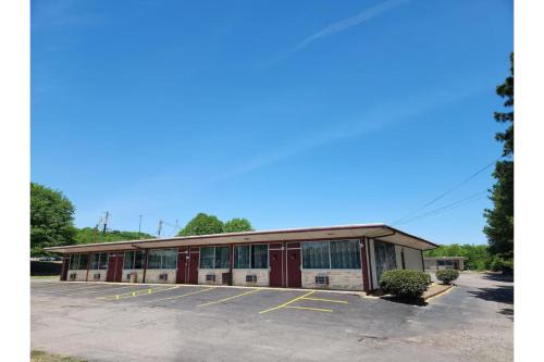 Mena Hotel | Executive Inn By OYO Queenville Mena