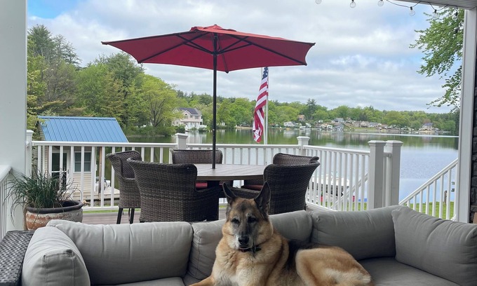 Derry Casa | Executive Lake Front, Hot Tub, Fire Pit, Floating Office, Infrared Sauna, Pets