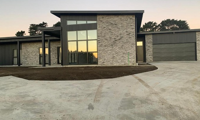 Hawera Casa | Executive-style home away from home.