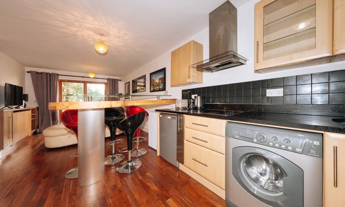 Dublin Apartamento | Exhilarating 2BD Flat With Outdoor Patio, Dublin!