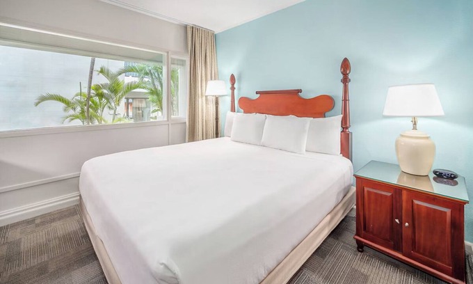 Kahului Hotel | Explore Maui from our Cozy Oceanfront Room | Pets Are Allowed