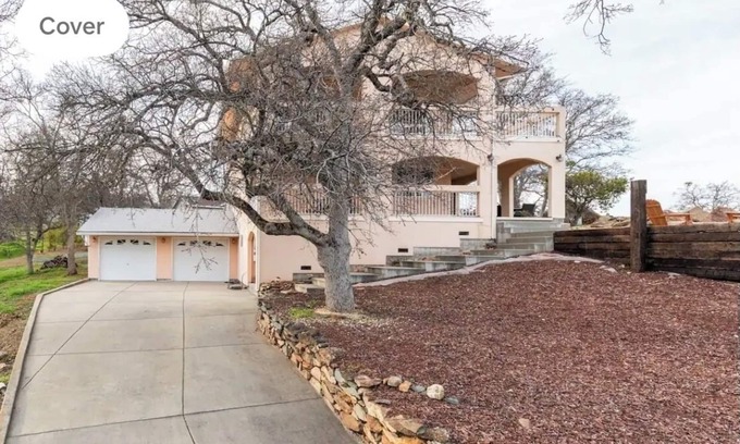 Copperopolis Casa | Explore natures retreat with amazing views of Lake Tulloch and close to Yosemite