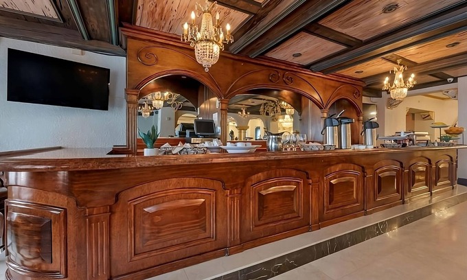 Downtown Tampa Hotel | Explore Tampa: Stay in Modern Luxury! 3 Rooms