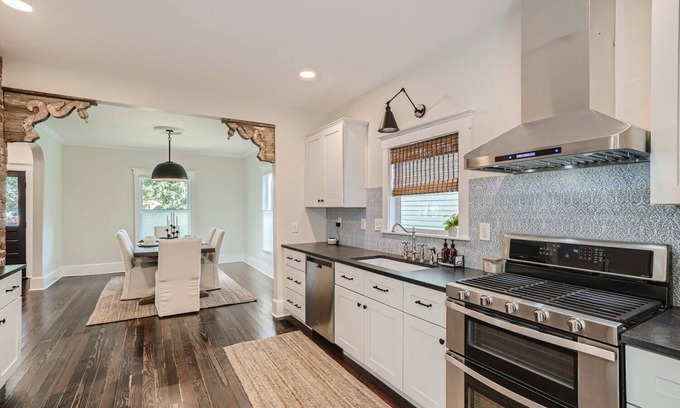 Longmont Casa | Exquisitely Restored Boulder County Victorian Cottage, c1906 🏡