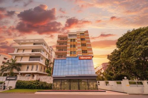 Taltala Hotel | FabExpress Nest - Nr Park Street Metro Station