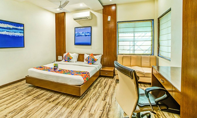 Nagpur Hotel | Fabhotel Loharkar Family