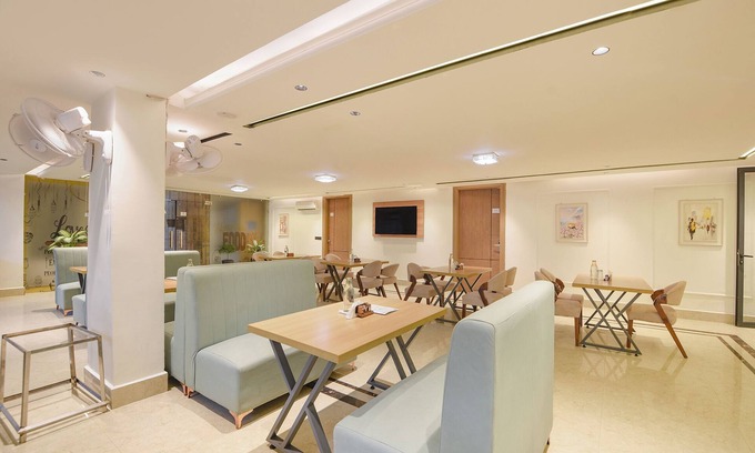 DLF Phase 5 Hotel | Fabhotel Prime Atithyam