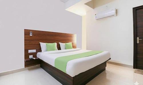 Mohali Hotel | FabHotel Red Ark Inn