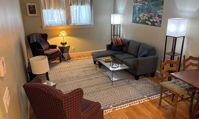 Albany Apartamento | Spacious 1 BR apt in converted industrial building. 1 block from Washington Park