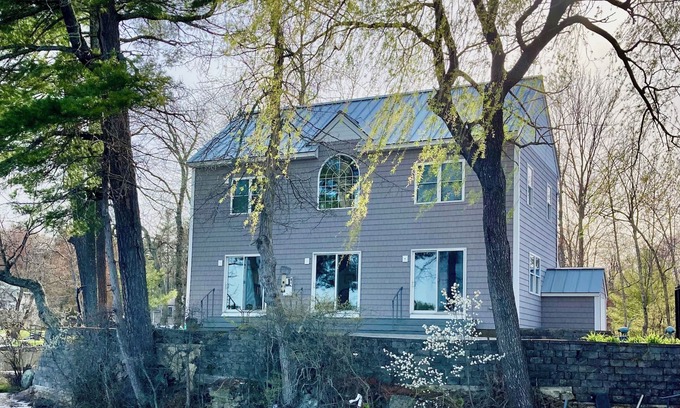 Amherst Casa | Fabulous Lake house with spectacular views