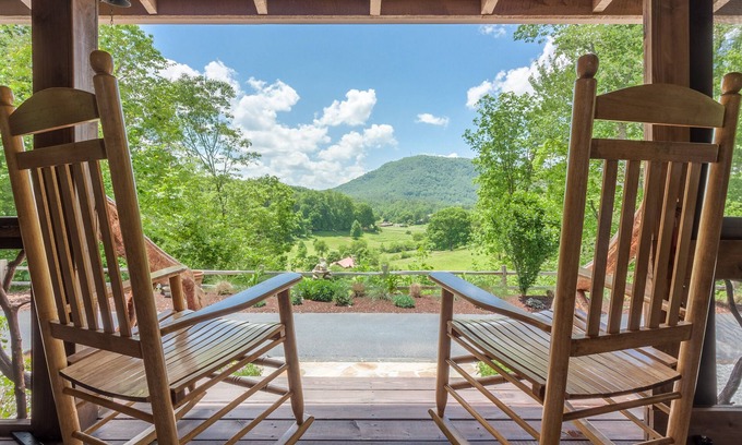 Tiger Cabina | Fabulosa vista y ubicación. Vista del campo francés en la hermosa N. Georgia.