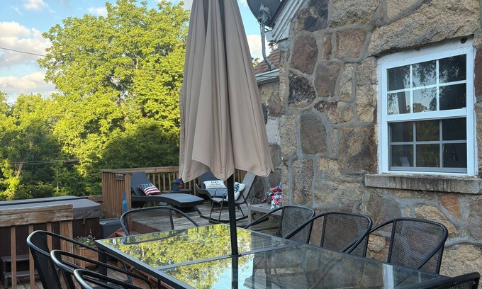 Aldrich Cabaña | Fall fun! Fall foliage, hiking, hunting, fishing galore. Game room and hot tub!