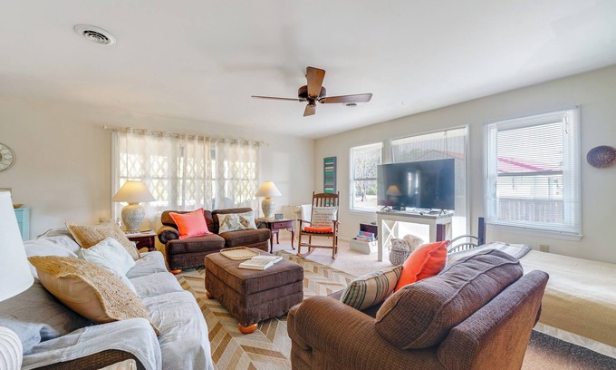 Hampstead Casa | Fall Home Getaway in Surf City Limits