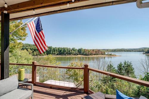 Falls of Rough Casa | Fall Lakefront Escape-Fire Pits, Hunting, Hiking & Private Master Suite