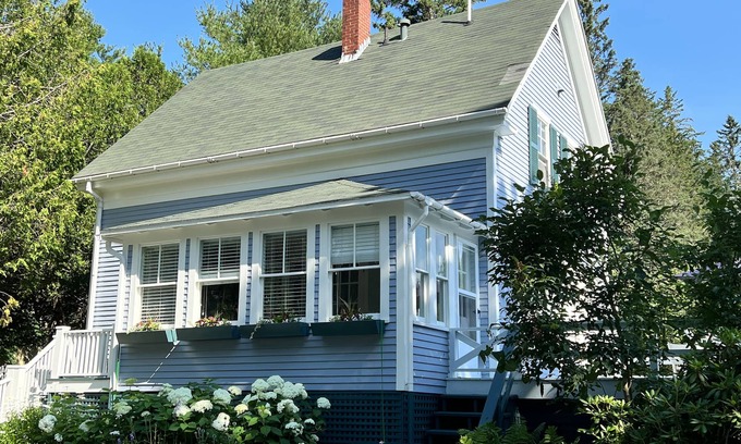 Mount Desert Casa | Somes Harbor ~ Charming home close to Acadia National Park