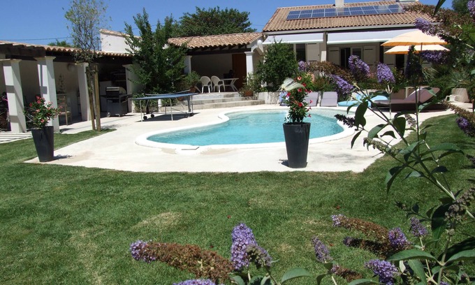 Saint-Mathieu-de-Treviers Villa | Family villa surrounded by a landscaped garden