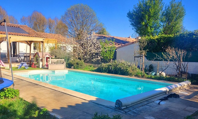 Saint-Mathieu-de-Treviers Casa | Family home near Montpellier, secure swimming pool, children's play area,
