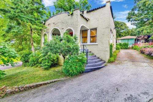 Crestline Heights Casa | Family and Pet friendly Charming Cozy Casita