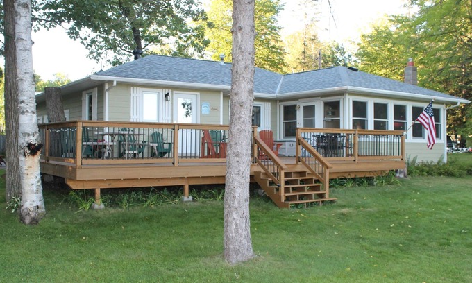 Bay Lake Cabina | Cabina familiar en el hermoso Lago de la Bahía * Cubierta grande junto al lago * Patio grande para juegos