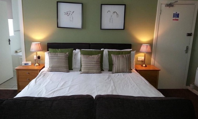 Inchture Hotel | Familiar-Baño privado con bañera