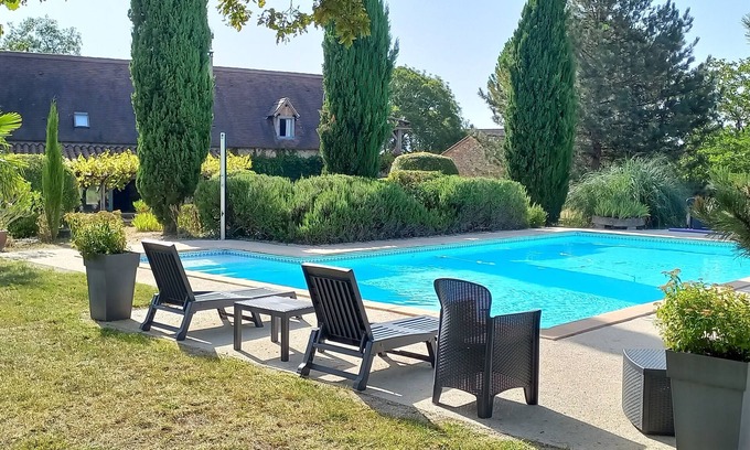 Saint-Martin-Labouval Cabaña | albergue para familias cerca de San Cirq Lapopie con gran jardín y piscina comunitaria.