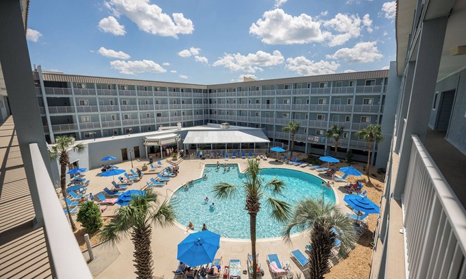 Palmetto Dunes Complejo | Family friendly unit. Short walk or shuttle to the beach!