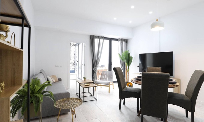 Port de Sagunt Casa | Family-Friendly Modern Home Near the Beach with Terrace and High-Speed Internet