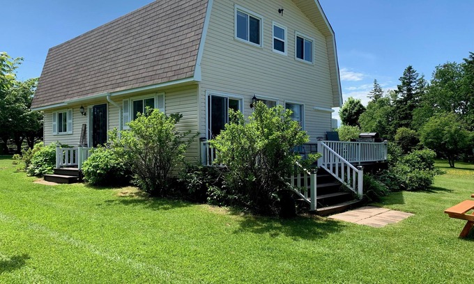 Tyne Valley Cabaña | Family Friendly Cottage with Waterfront Access in beautiful Tyne Valley