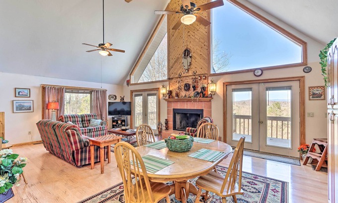 Murphy Cabina | Family-Friendly Murphy Cabin w/ Deck & Fire Pit!