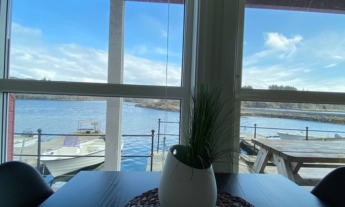 Oygarden Casa | Ideal para familias. Situado justo en el paseo marítimo. Carta. 2 habitaciones