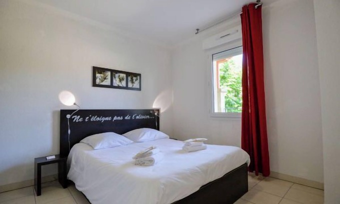Azille Hotel | Family-Friendly Unit Near Carcassonne | Pet Are Welcome