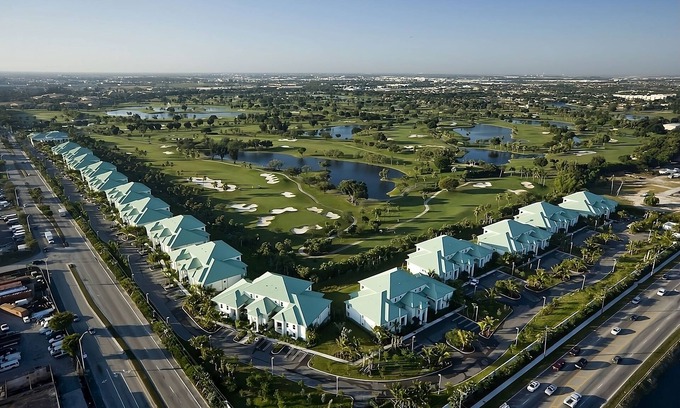 Ludlam Hotel | Family & Friends Retreat in the Heart of Miami! 4 Spacious Rooms w/ Balcony