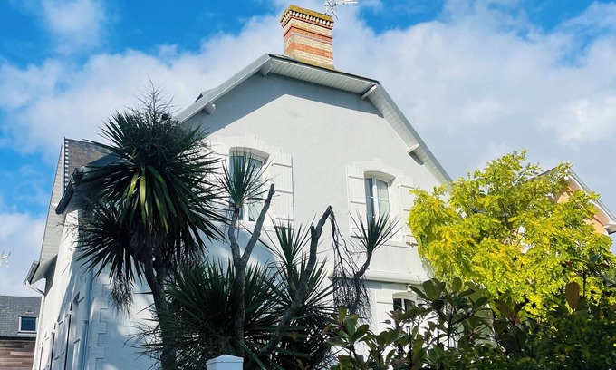 Agon-Coutainville Villa | Family home just a stone's throw from the sea