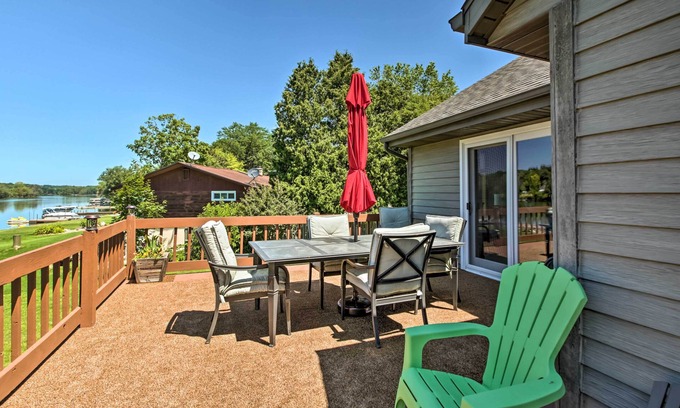 Janesville Casa | ¡NUEVO! ¡Casa familiar con terraza, patio y muelle en el río Rock!