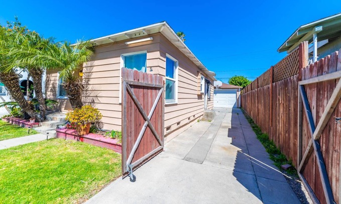 North Long Beach Casa | Family Home W/Game Room, Close to DT Long Beach :)