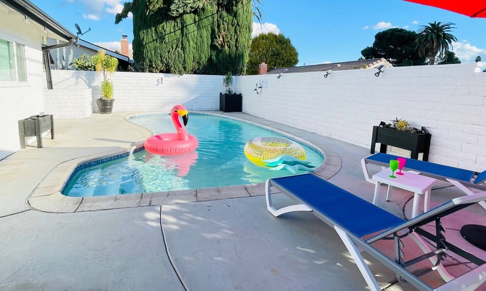 Estates at Canyon Crest Casa | FAMILY POOL HOME/ 3-BDR/KING BED/Sleeps 10/Game Room/Arcade/near UCR