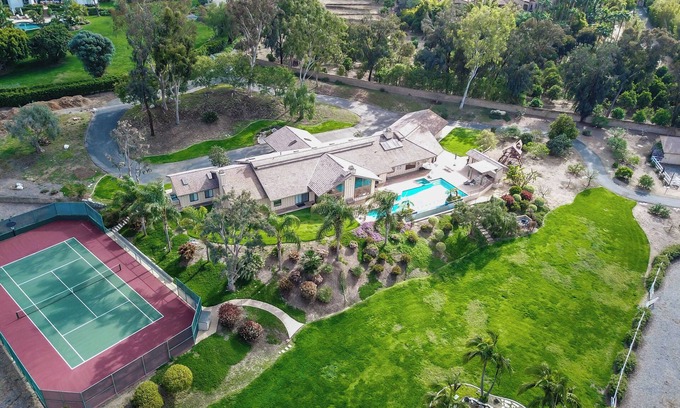 Covenant Casa | Privada Rancho Santa Fe Raíces en familias numerosas! Piscina, jacuzzi y Pista de tenis