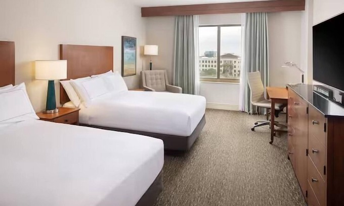 St. Petersburg - Clearwater Hotel | Family Retreat with Infinity Pool & Waterfront Dining