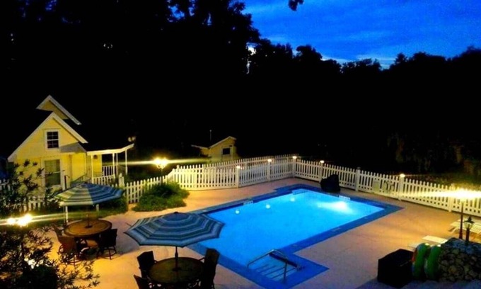 Weirsdale Casa | Cerca de The Villages / Ocala / Doe Lake - 7 Suites * PISCINA * COCINA ENORME * Grupos AMANOS