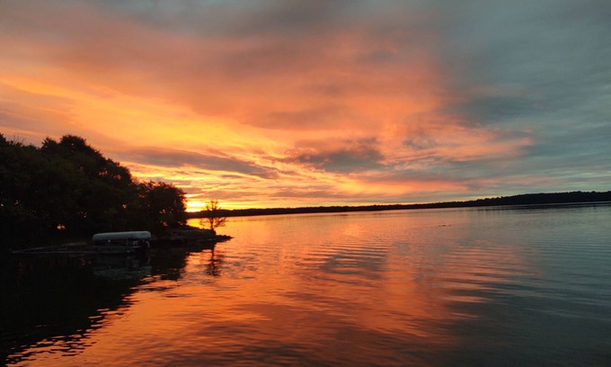 Brier Hill Cabina | Family vacation on Black Lake with a private beach!