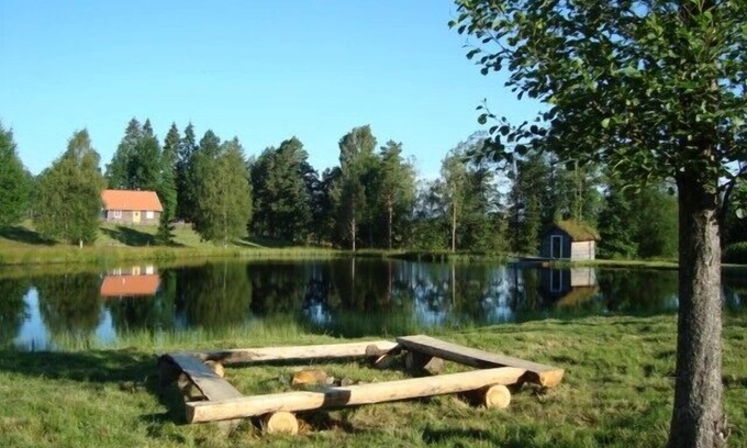 Savsjo Municipality Cabina | Familia cabaña amigable con sauna al baño y lago de pesca.