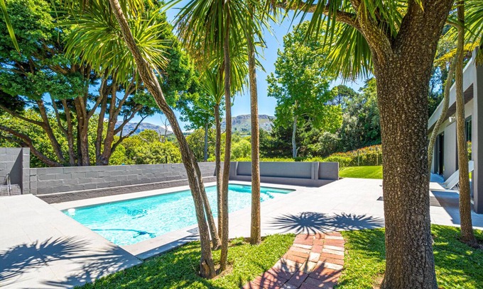 Constantia Villa | Impresionante villa, piscina, vista a la montaña y cerca de viñedos de Groot Constantia