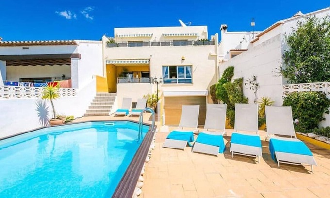 Rafol de Almunia Villa | Fantastic Costa Blanca Home, With a Private Pool and Full Aircon. Sleeps 12