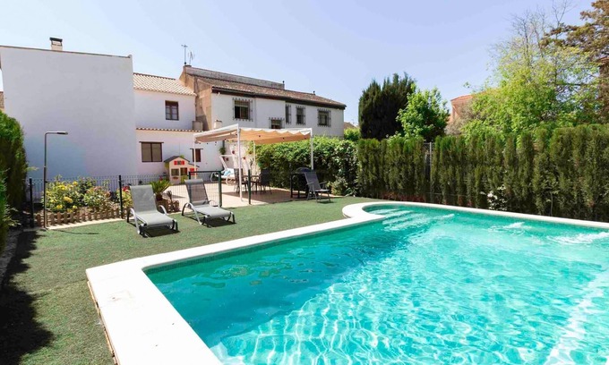 Durcal Cabaña | Fantástica casa con piscina privada, jardín y wifi