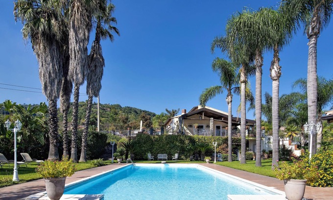 Macchia Casa | Fantastic vacation home with paradisiacal garden at the foot of the volcano Etna.