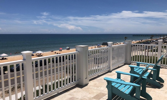 Flagler Beach Casa | ¡Vista fantástica! Nueva casa de playa frente al mar; A pasos de la playa!