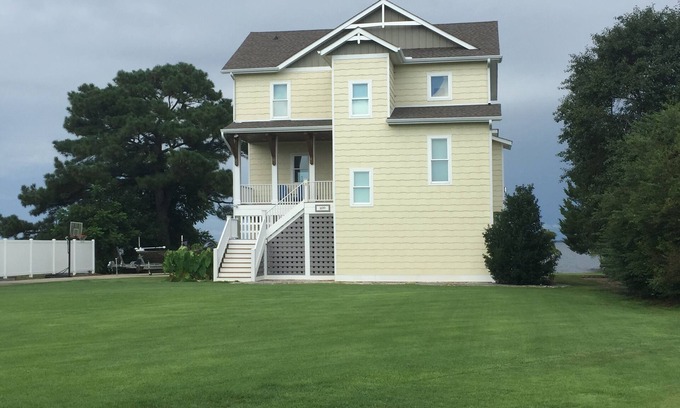 Roper Casa | Fantastic WATERFRONT house with BEAUTIFUL VIEWS OF THE ALBEMARLE SOUND. Relaxing